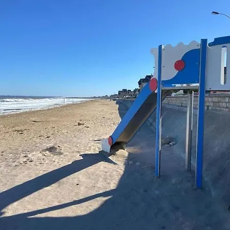 Σπίτι διακοπών Agreable Maisonnette En Duplex, Avec Patio Proche Lion-sur-Mer