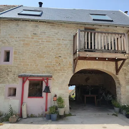 Agreable Maisonnette En Duplex, Avec Patio Proche Lion-sur-Mer