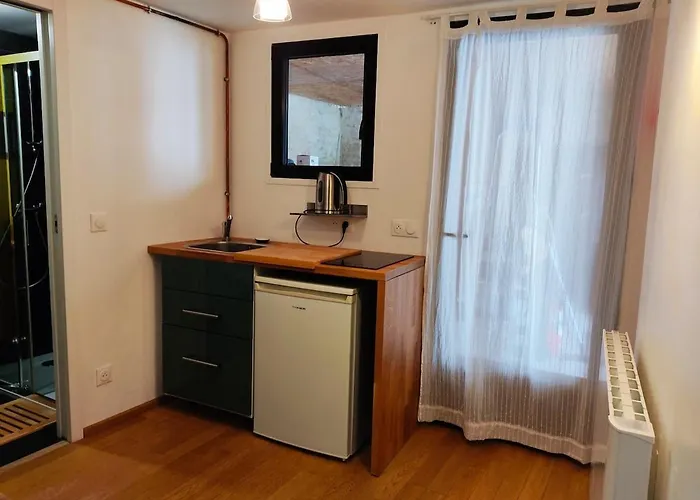 Maisonnette En Duplex, Avec Patio Proche