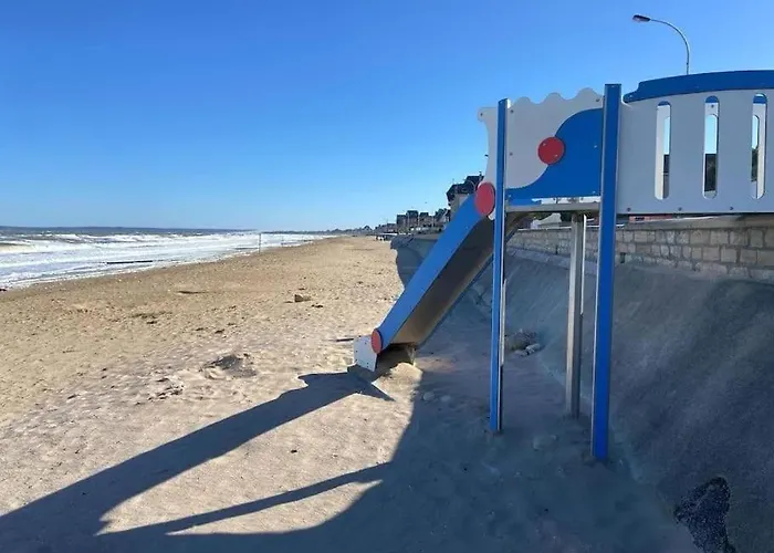 Hébergement de vacances Maisonnette En Duplex, Avec Patio Proche Lion-sur-Mer