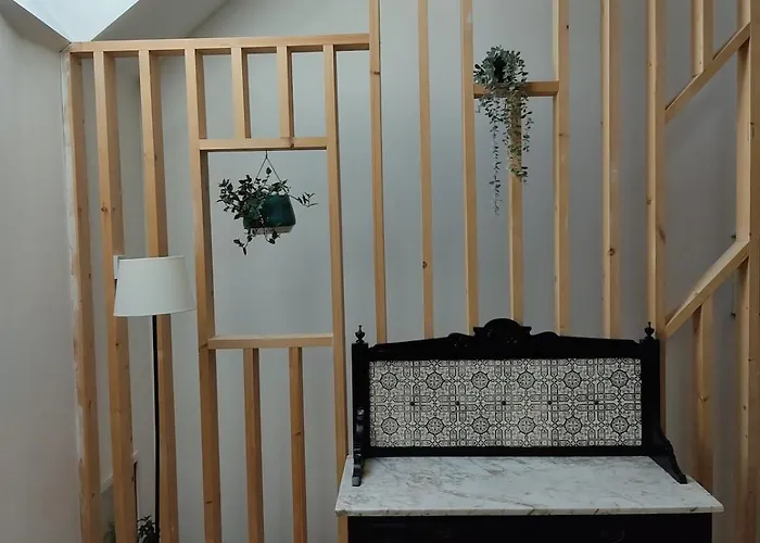 Maisonnette En Duplex, Avec Patio Proche